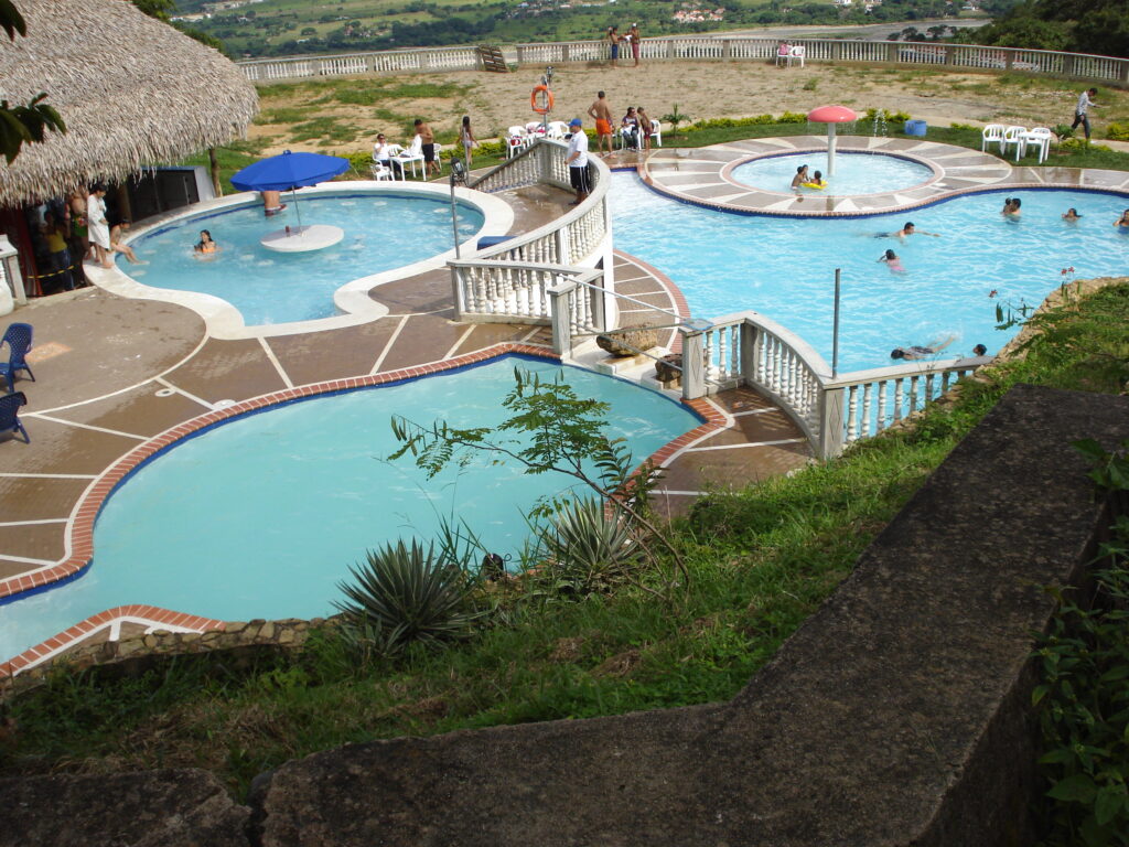 e0db008bthumbnail Tipos de piscinas: fibra, concreto, vinil, aço e muito mais