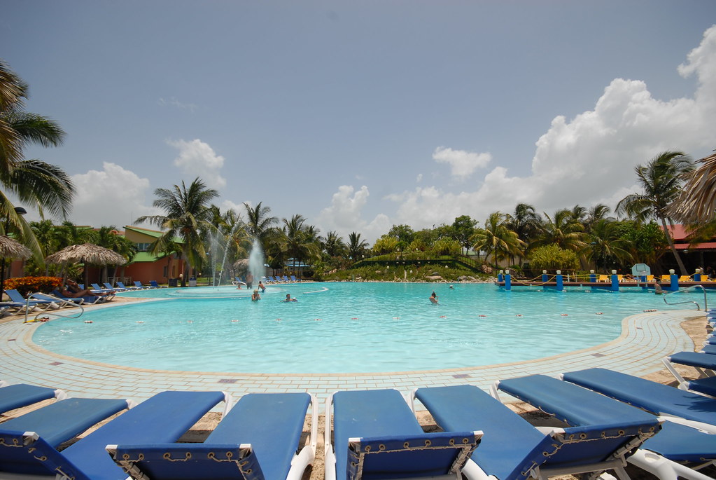 ae6336e7thumbnail Piscinas para hotéis