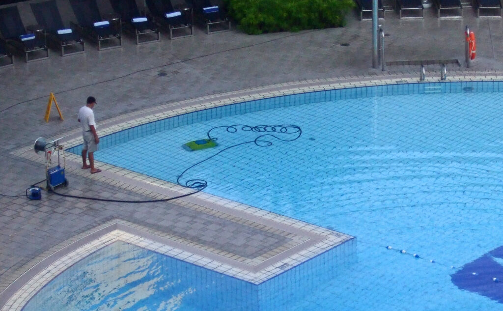 b5b9f945thumbnail Como limpar uma piscina