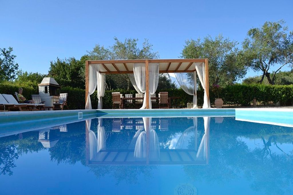 6551298dthumbnail Forma da piscina: retangular, redonda, oval, etc.