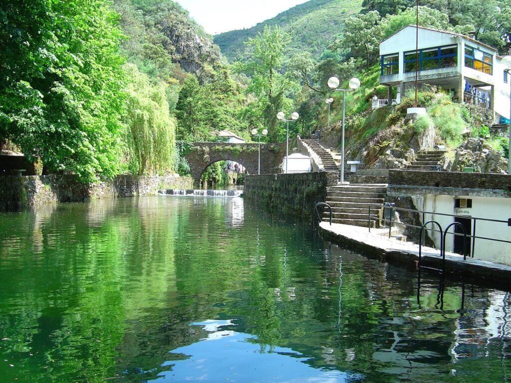 9f687b55thumbnail Novidades no mundo de piscinas.