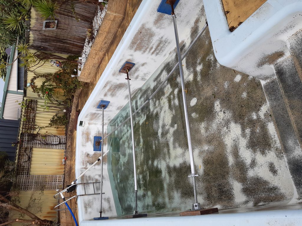 ab8b527ethumbnail Manutenção de uma piscina: produtos químicos, limpeza, filtros, etc.