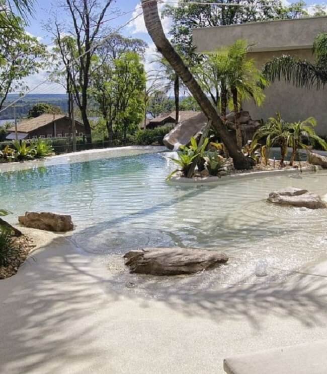 Mitos e Verdades sobre Piscina Tipo Praia para Sua Casa